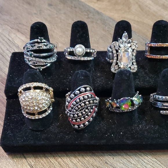 Elegant Assorted Rings Set - Picture 3 of 4